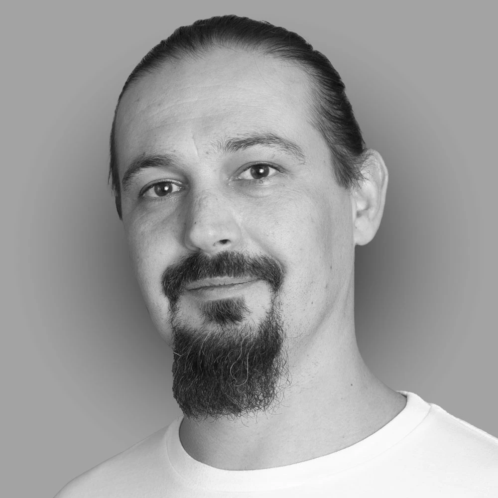 portrait-mario-smid-3d-visualisierung Portrait von Mario Smid, 3D-Visualisierer mit technischer Expertise und Innovationsgeist.